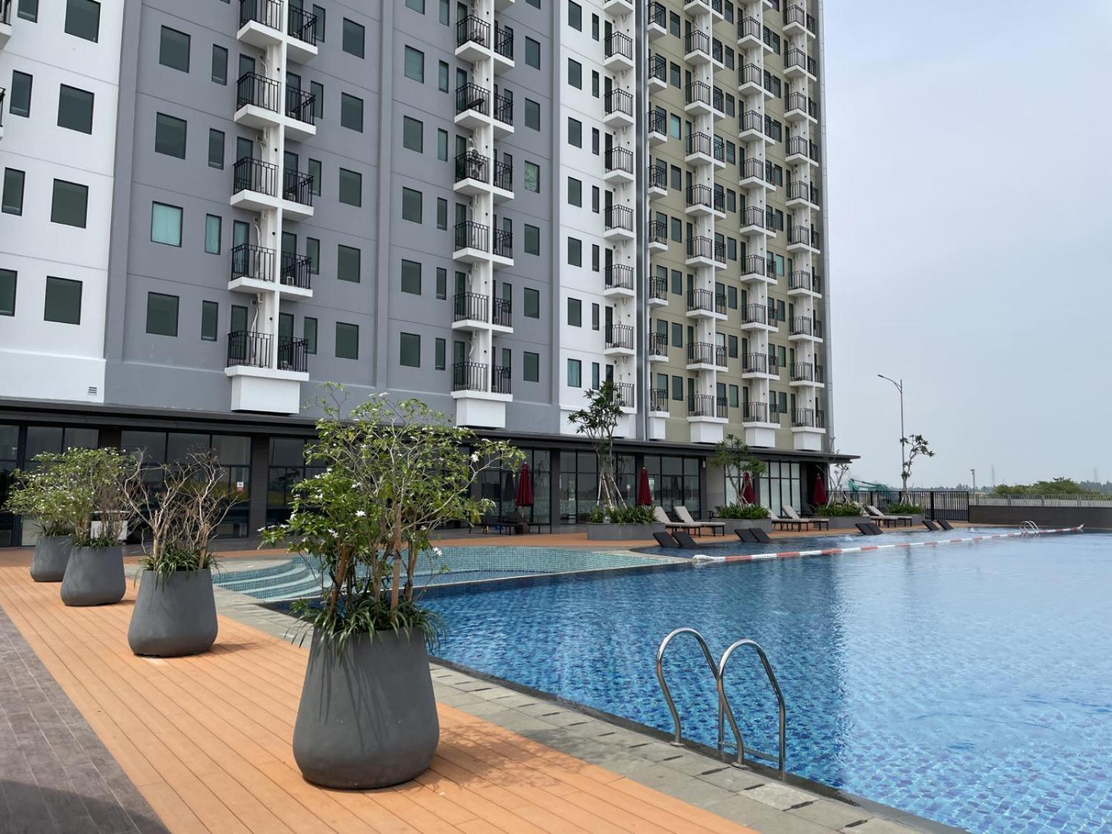 Hotel Osaka Pik2 Tangerang Exterior photo